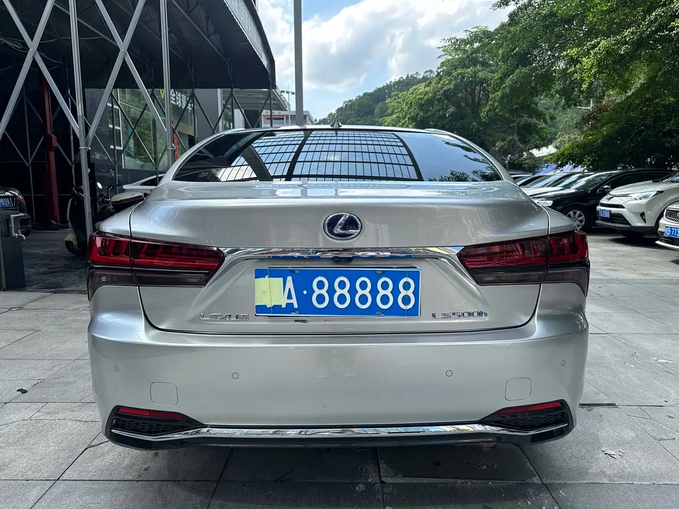 Lexus LS 2021 500h Executive Edition фото 8