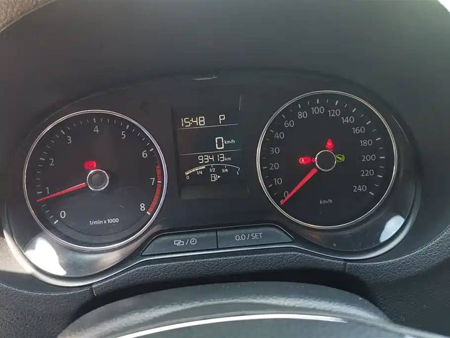 Volkswagen Polo 2014 1.6L Automatic Comfort Edition фото 14