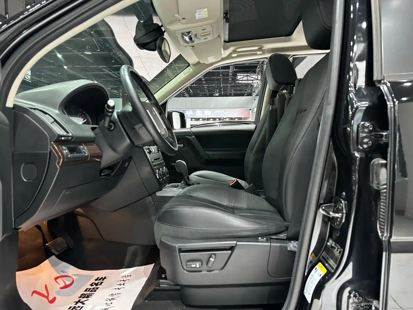 Land Rover Freelander 2 2013 2.0T Si4 SE Petrol Version фото 4