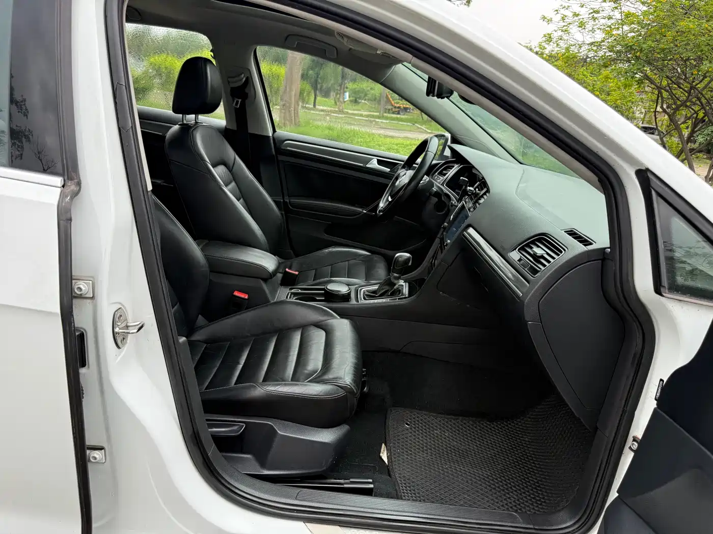 Volkswagen Golf 2015 1.4TSI Automatic Luxury фото 16