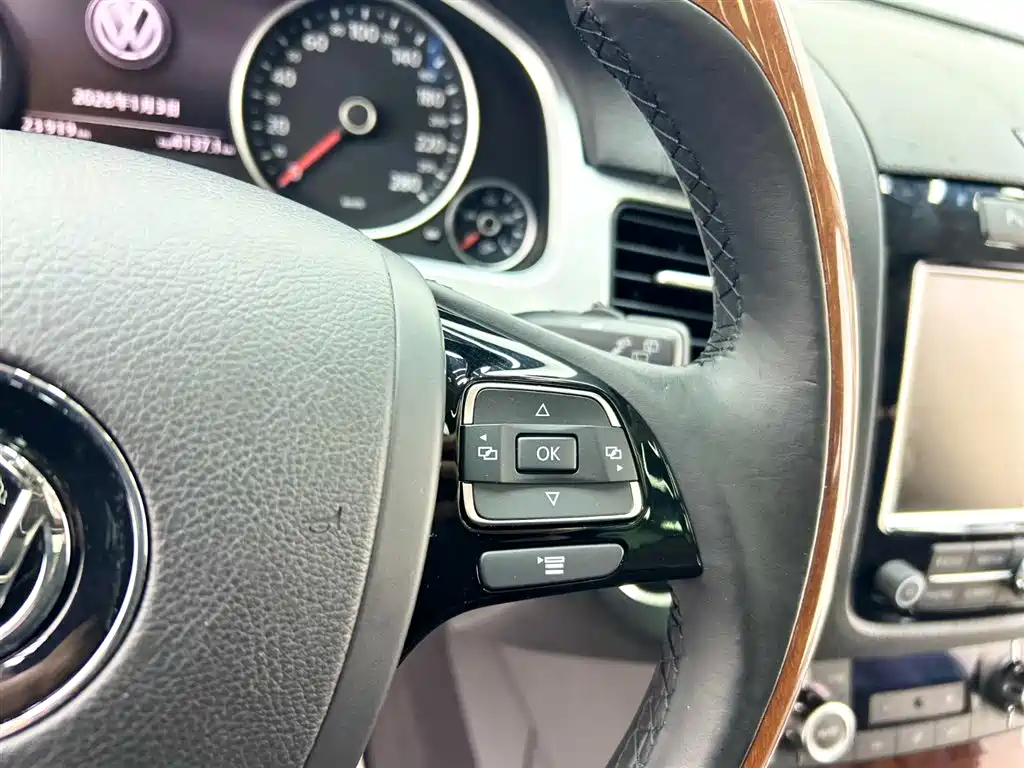 Volkswagen Touareg 2011 3.0TSI Comfort фото 12