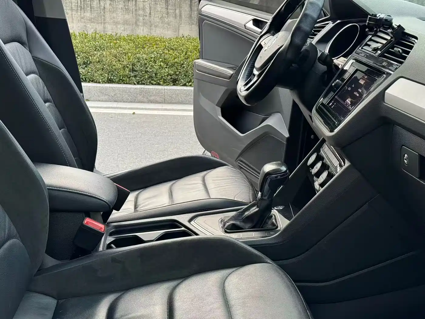 Volkswagen Tiguan L 2019 330TSI Automatic 2WD Panorama Comfort Edition China VI фото 12