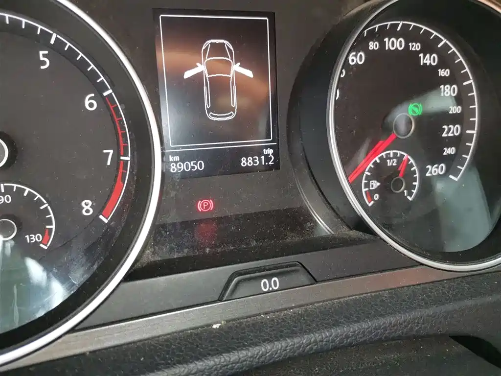 Volkswagen Golf 2014 1.6L Automatic Comfort фото 5
