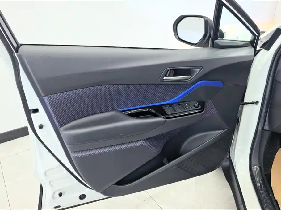 Toyota IZOA 2020 2.0L Yi Xiang Edition фото 7