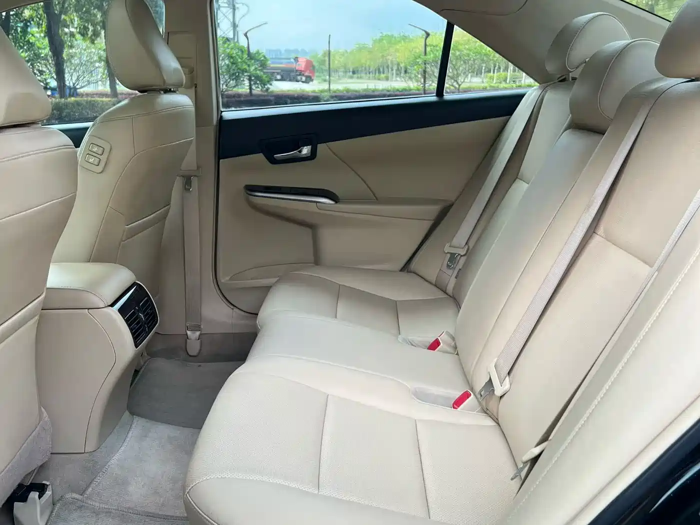 Toyota Camry 2015 2.5G Luxury Navigation Edition фото 9