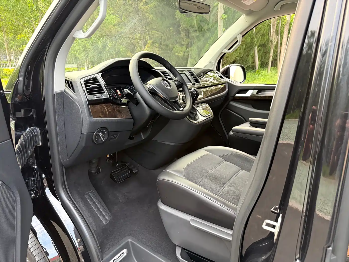 Volkswagen Multivan 2018 2.0TSI 2WD Luxury Edition 7-Seater фото 8