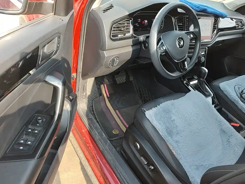 VOLKSWAGEN T-ROC EXPLORING SONGS