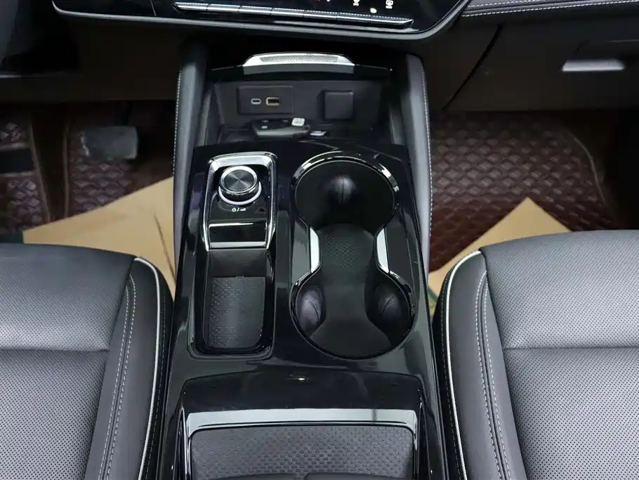 Buick Envision Plus 2025 Enclave Plus 28T 2WD Platinum Edition фото 26