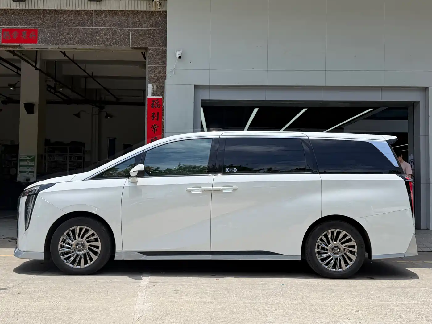 GAC Trumpchi Trumpchi M8 2023 Model Master Series Hybrid Royal Edition фото 3