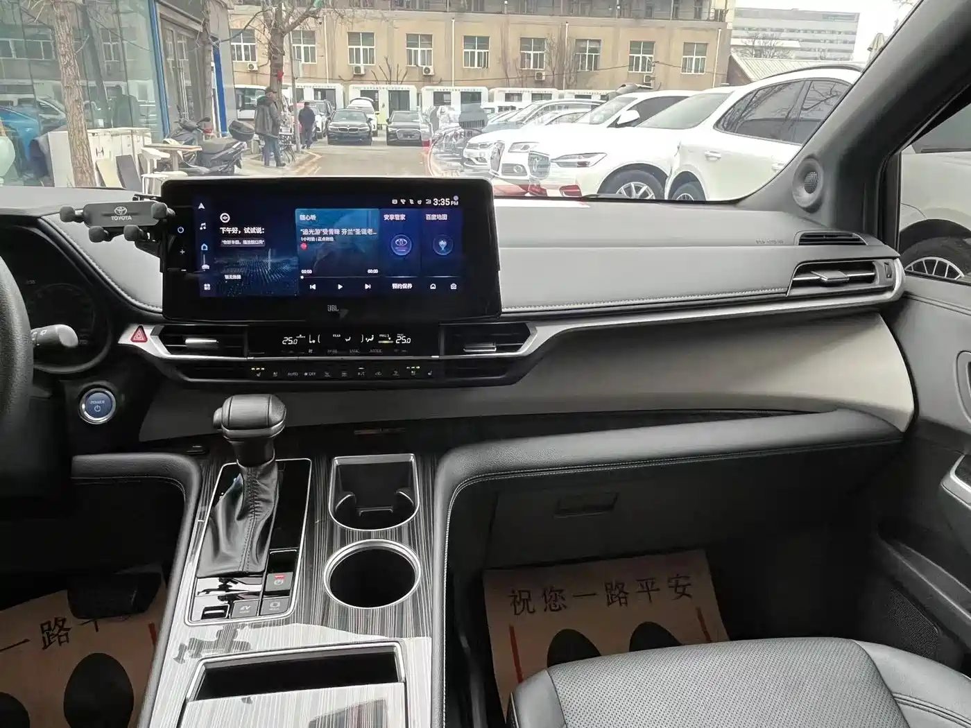 Toyota Granvia 2022 Model Year 2.5L Hybrid Flagship Edition фото 23