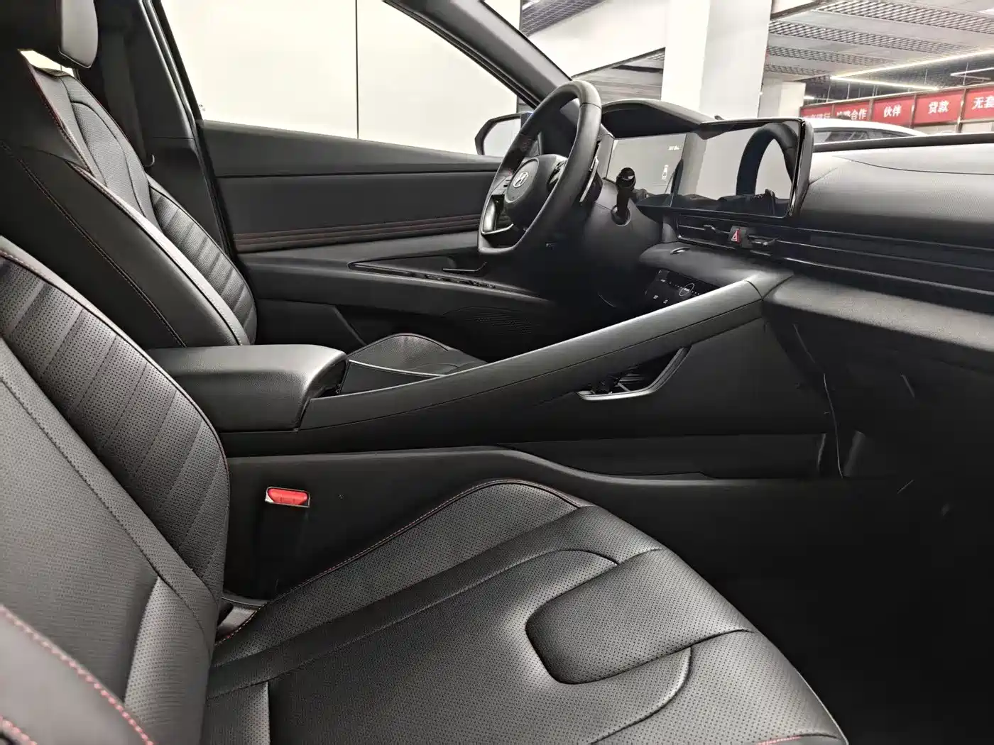 Hyundai Elantra 2022 240TGDi DCT LUX Premium Edition фото 15