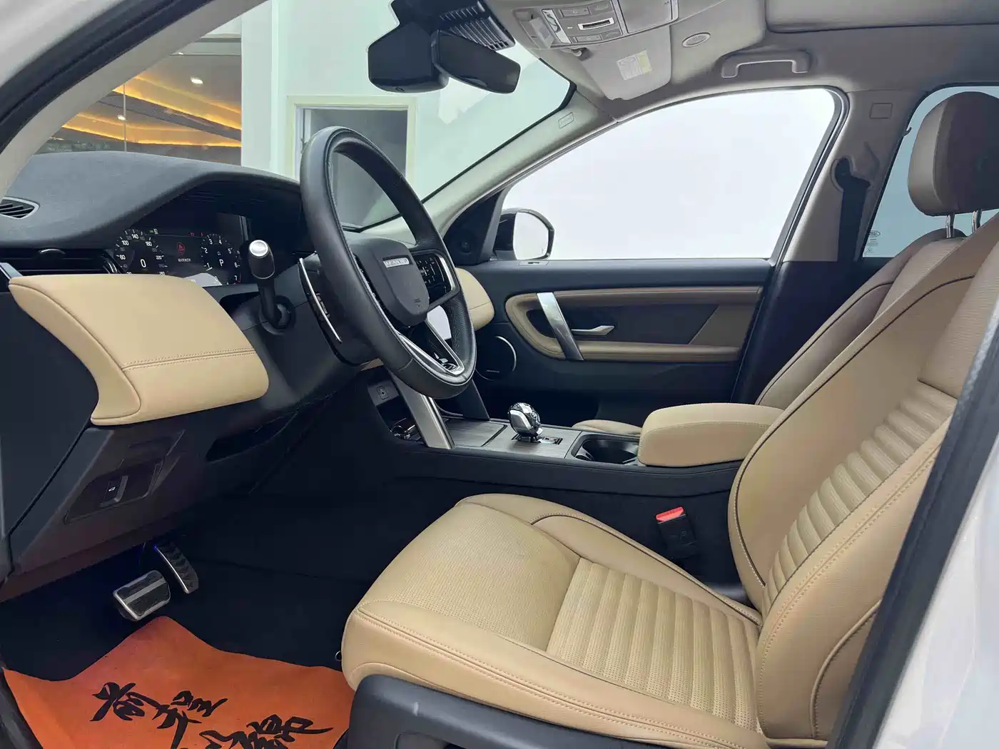 Land Rover Discovery Sport 2025 249PS Performance Tech Edition фото 4