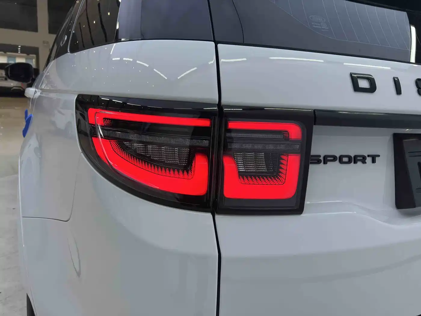 Land Rover Discovery Sport 2025 249PS Performance Tech Edition фото 8