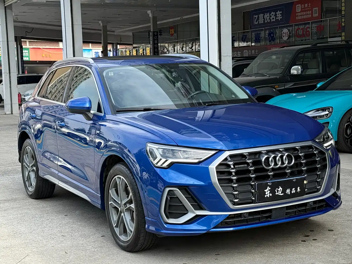 AUDI Q3