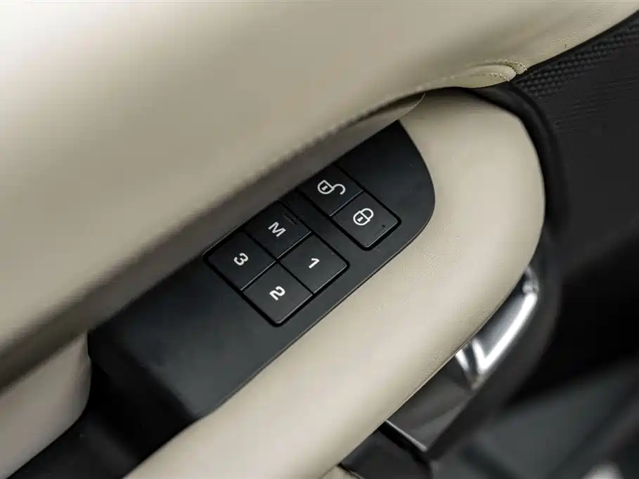 Land Rover Discovery 2019 3.0 SC V6 HSE фото 19