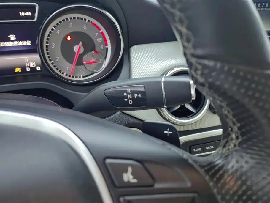 Mercedes-Benz GLA 2016 GLA 220 4MATIC Fashion фото 16