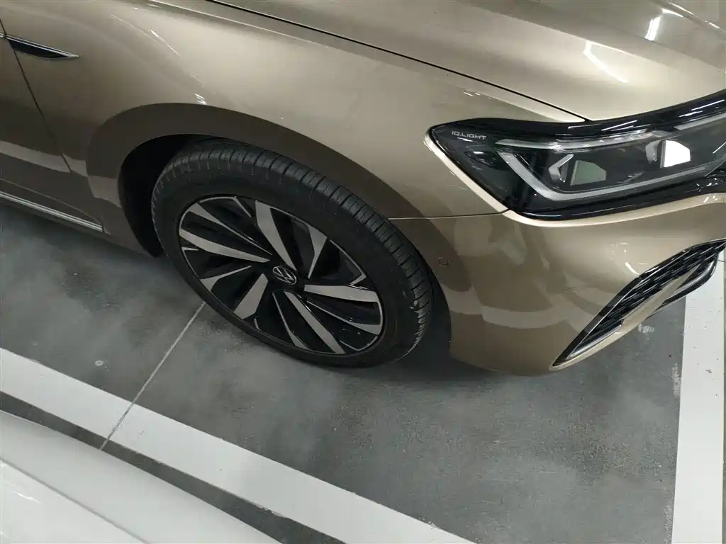 Volkswagen Passat 2022 330TSI Starlight Luxury Edition фото 28