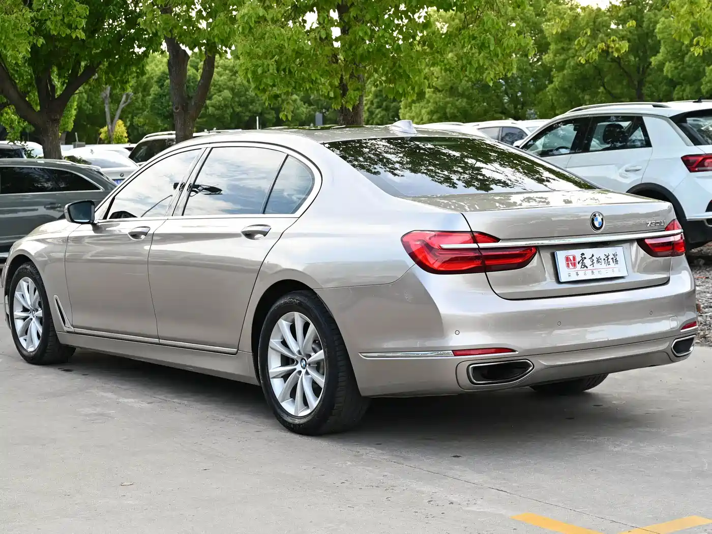 BMW 7 Series 2016 730Li Leading фото 4