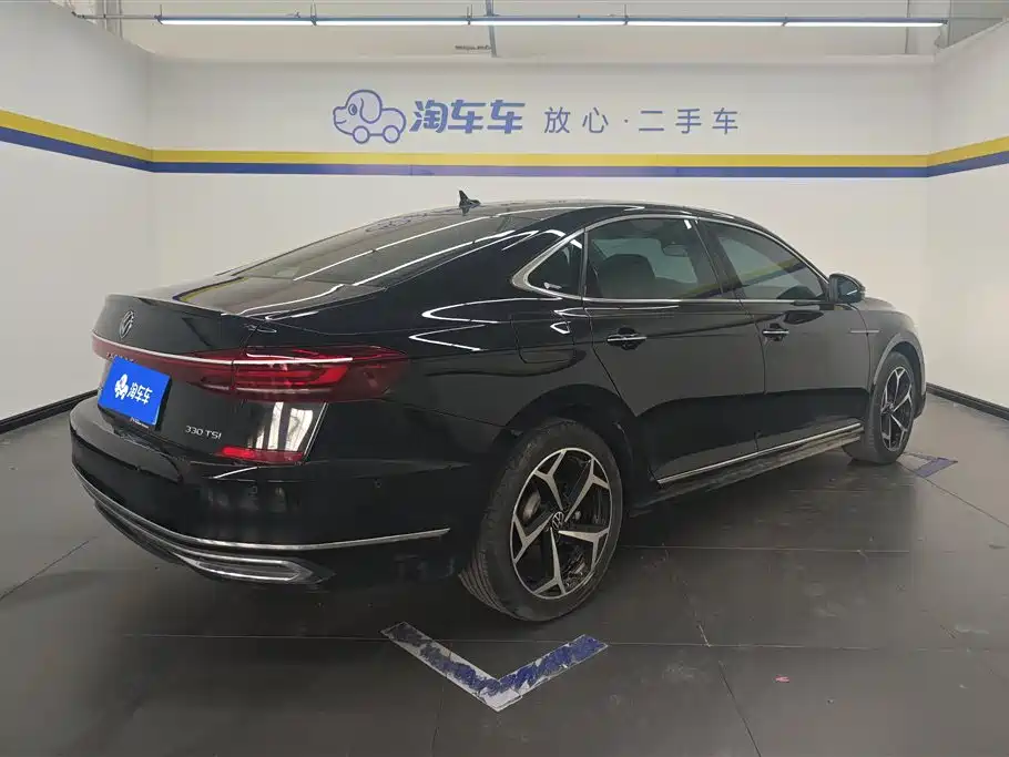 Volkswagen Passat 2023 Facelift 330TSI Starlight Luxury Edition фото 3