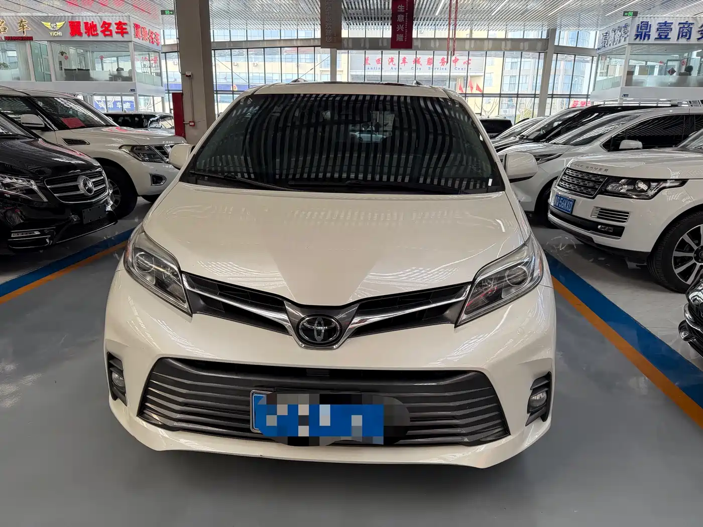 Toyota Sienna 2015 3.5L 4WD L фото 2