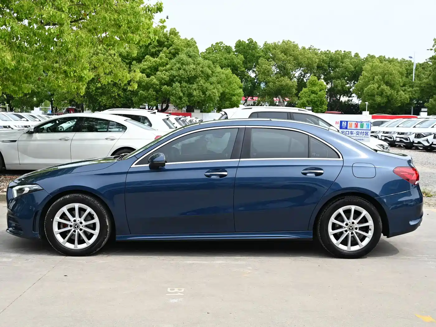 Mercedes-Benz A-Class 2019 A 200 L Sport Sedan фото 3