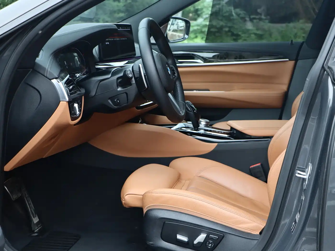 BMW 6 Series GT 2024 630i M Sport Ultimate Package фото 5