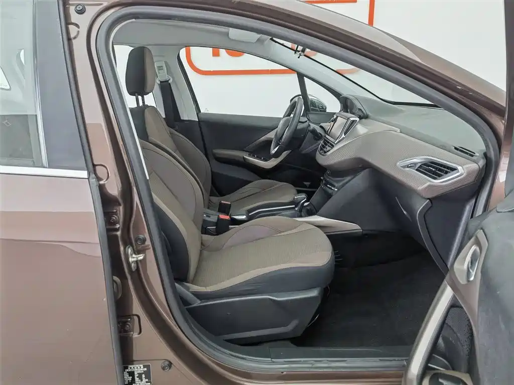 Peugeot 2008 2014 1.6L Automatic Navigation Edition фото 23