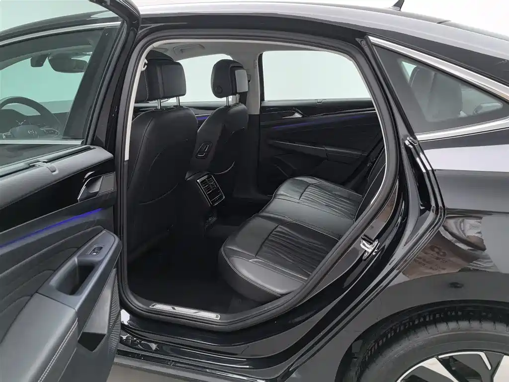 Volkswagen Passat 2023 Facelift 330TSI Luxury Edition фото 15