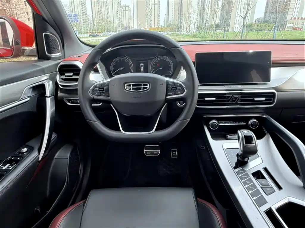 Фото 15 - Geely Coolray