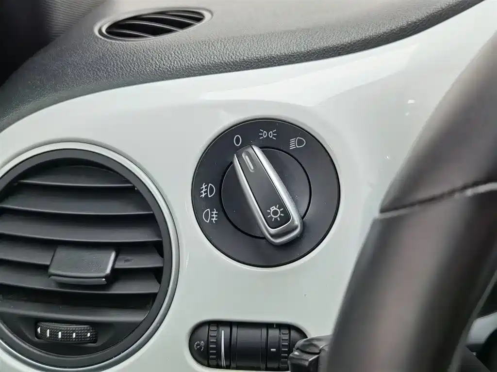 Volkswagen Beetle 2015 180TSI фото 21