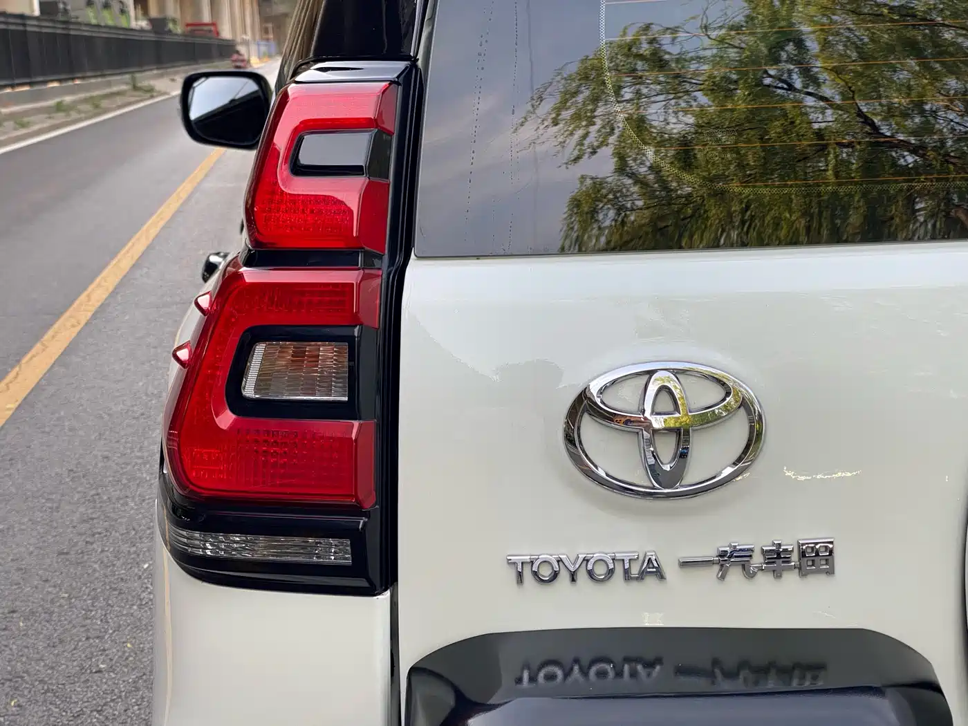 Toyota Prado 2018 3.5L Automatic TX-L Rear-mounted Spare Tire фото 10