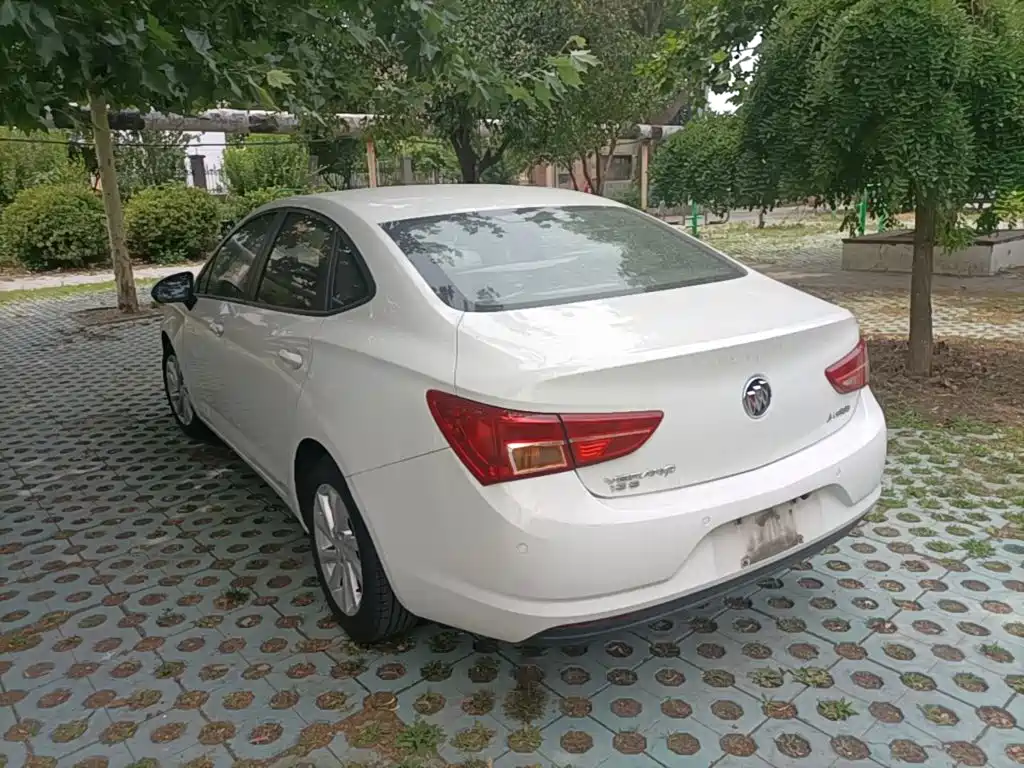 Photo 5 - Buick Verano