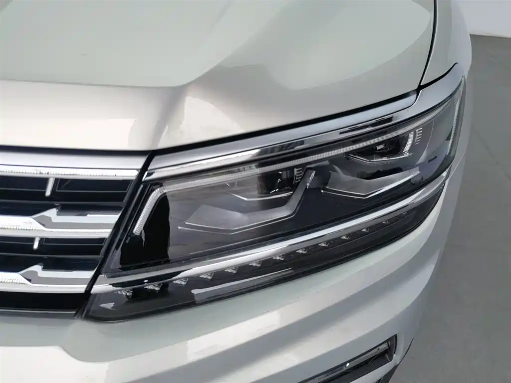 Volkswagen Tiguan L 2017 380TSI Automatic 4WD Luxury Edition фото 7