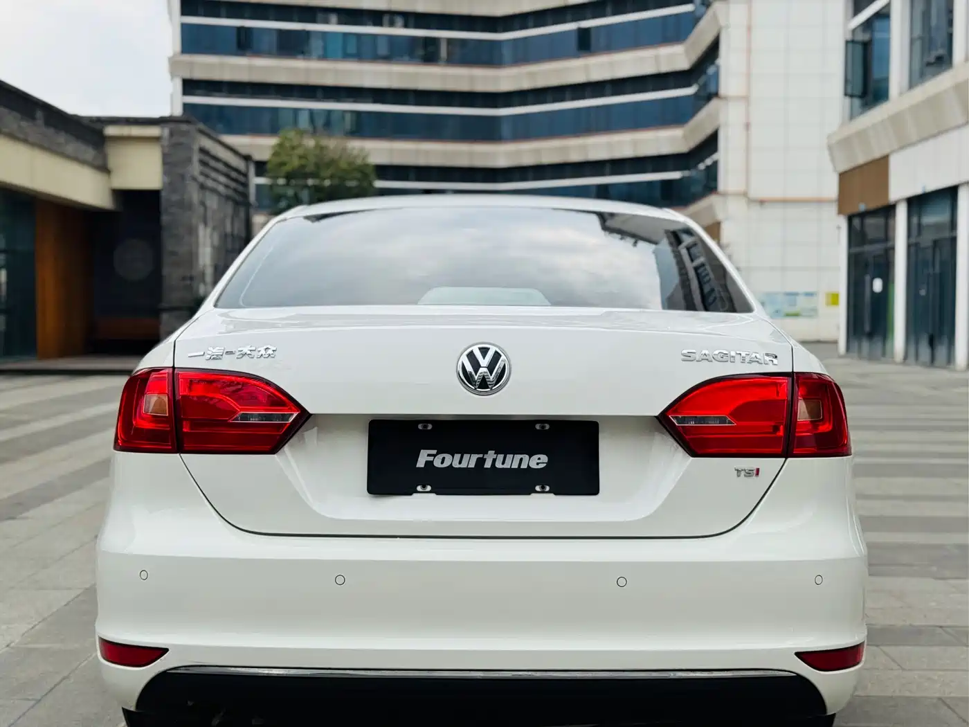 Volkswagen Sagitar 2014 1.4TSI Automatic Luxury фото 7