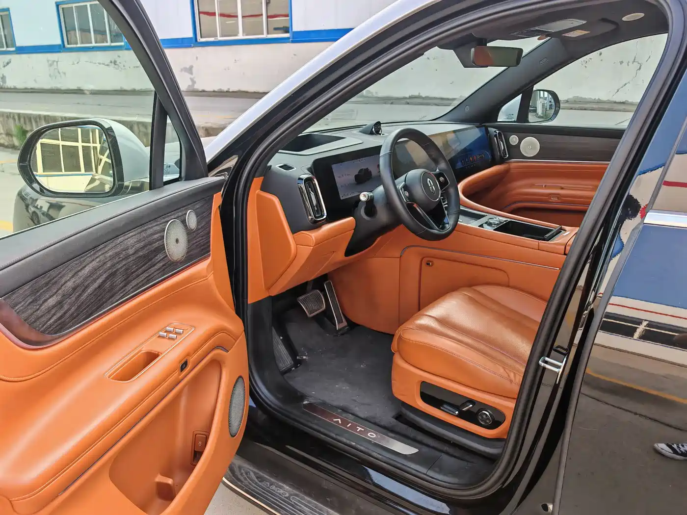 AITO Wenjie AITO M9 2024 Extended Range Ultra 42kWh 6-Seater фото 5