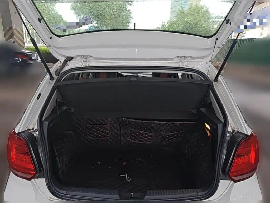 Volkswagen Polo 2016 1.6L Automatic Comfort фото 10