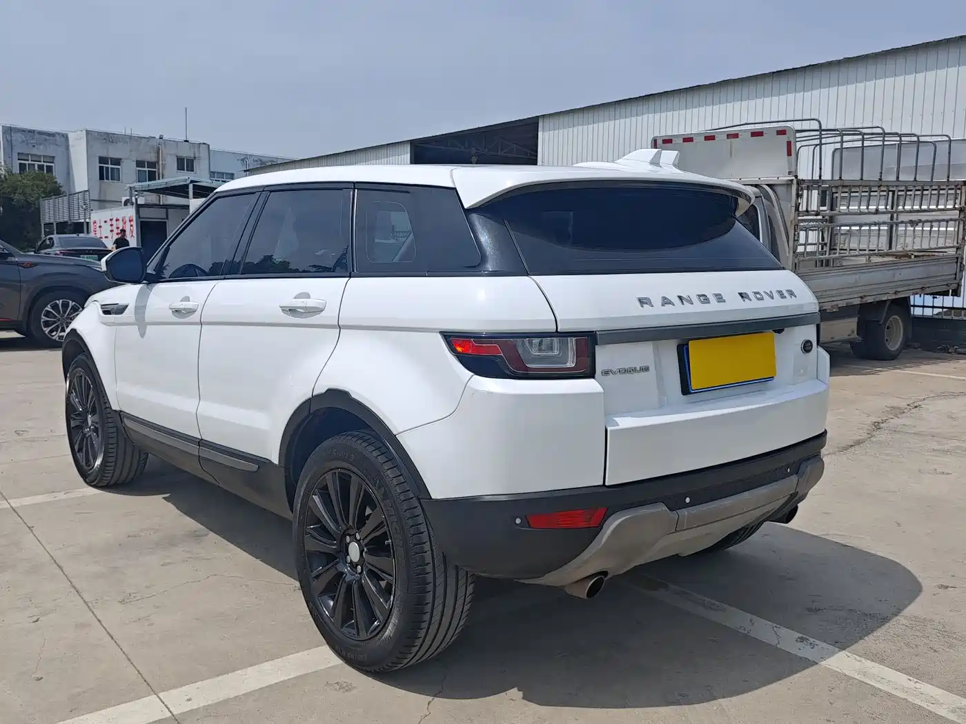 Land Rover Range Rover Evoque 2017 2.0T SE Smart Shine Edition фото 13
