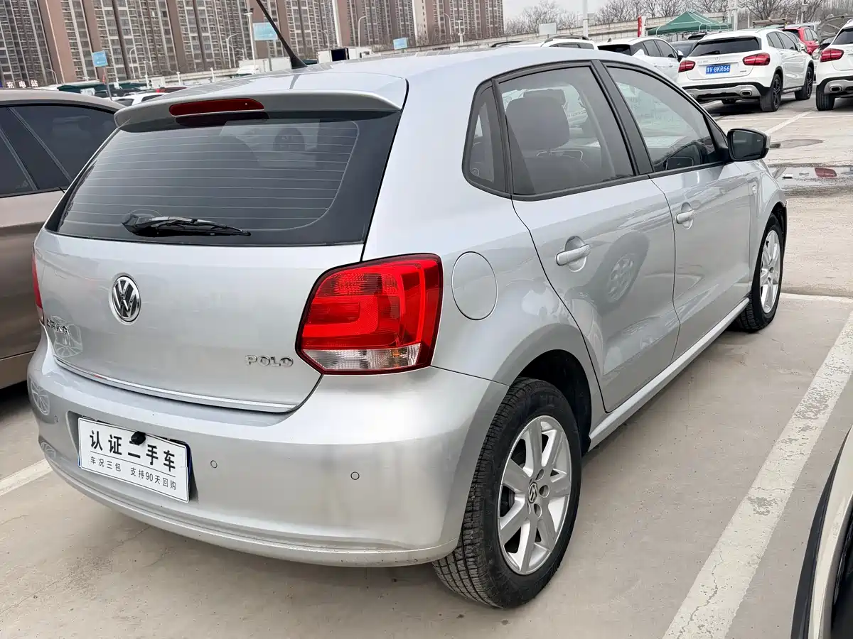 Volkswagen Polo 2011 1.4L Automatic Cool Edition фото 4