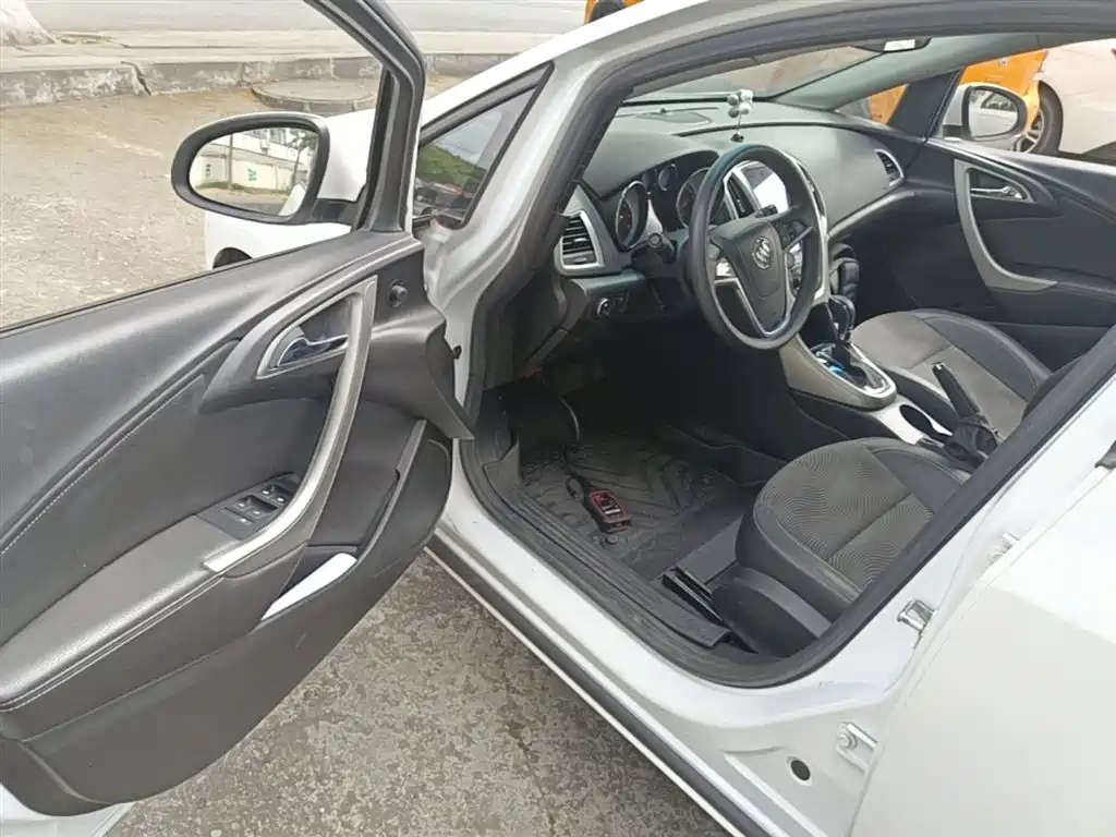 Buick Excelle 2014 XT 1.6L Automatic Fashion фото 16