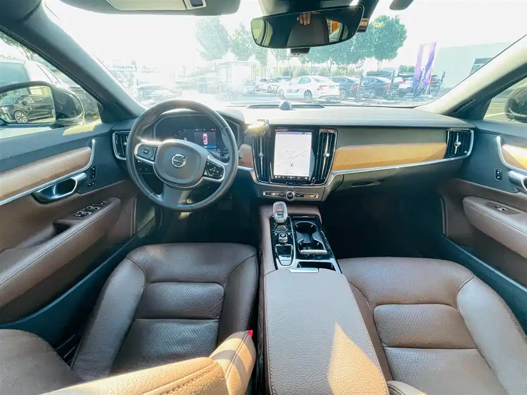 VOLVO S90 PLUG-IN HYBRID