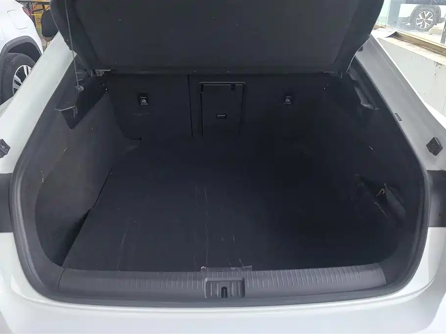 Volkswagen FAW-Volkswagen CC 2024 380TSI Eye-catching Public Sharing Edition фото 4