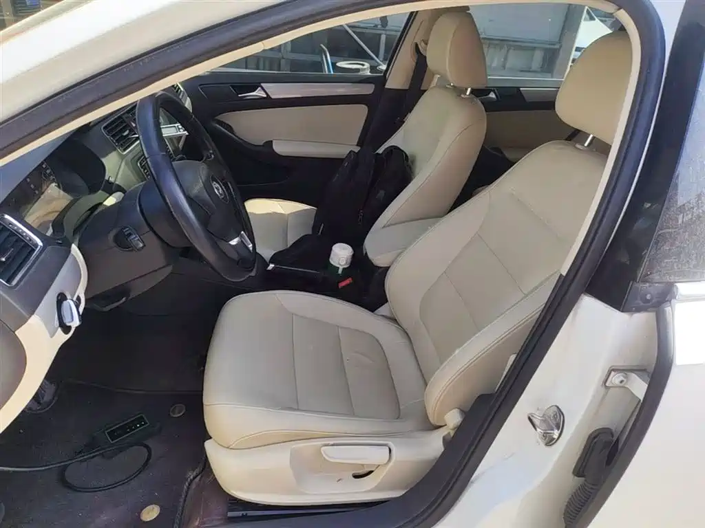 Volkswagen Sagitar 2014 Facelift 1.6L Automatic Comfort фото 15