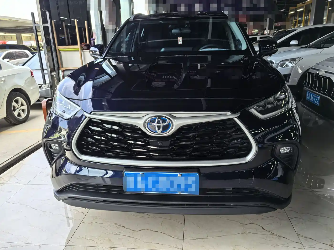 Photo 2 - Toyota Highlander