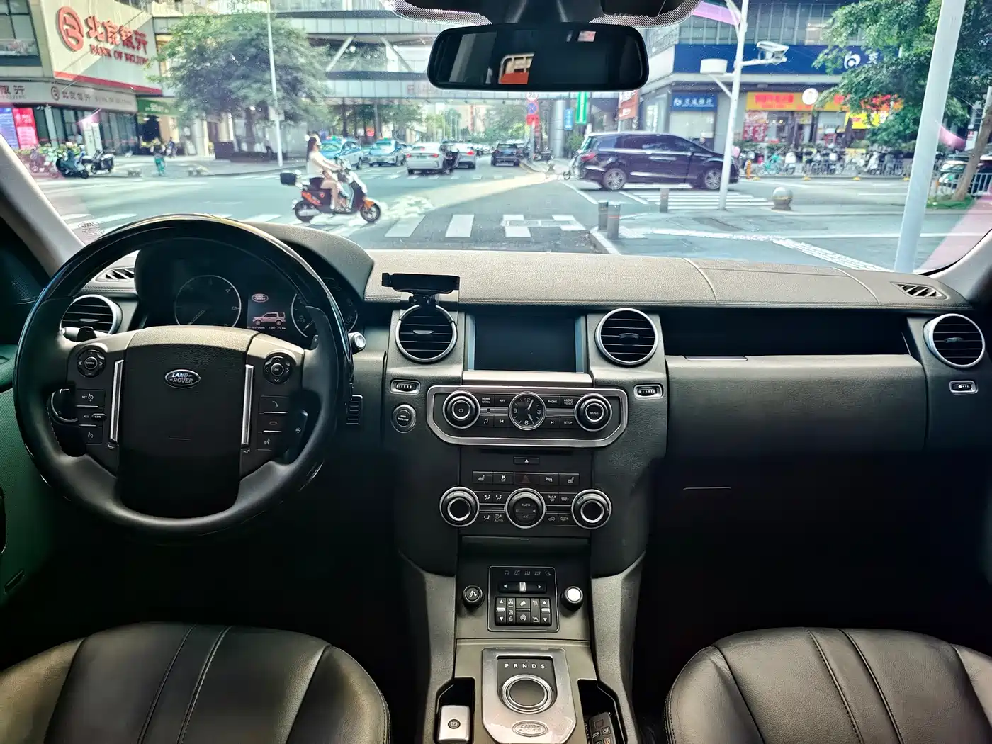 Land Rover Discovery 2014 3.0 SDV6 HSE Diesel фото 18