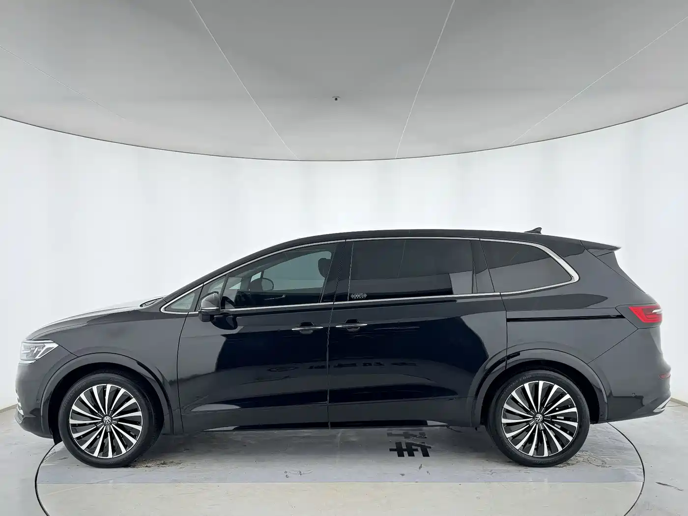Volkswagen Viloran 2023 380TSI Premium Edition фото 3
