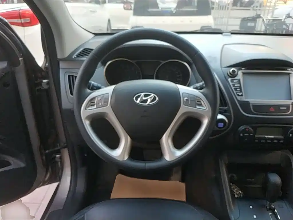 Hyundai Beijing Hyundai ix35 2015 2.0L Automatic 2WD Smart Type China IV фото 11