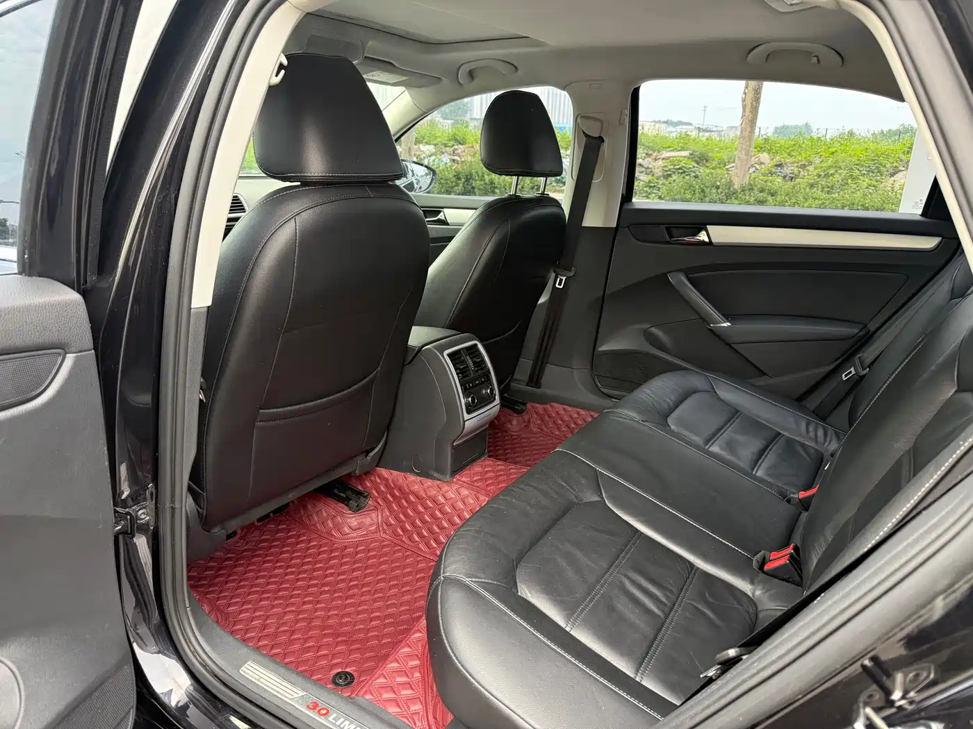 Volkswagen Passat 2014 1.8TSI DSG Luxury Navigation Edition фото 5