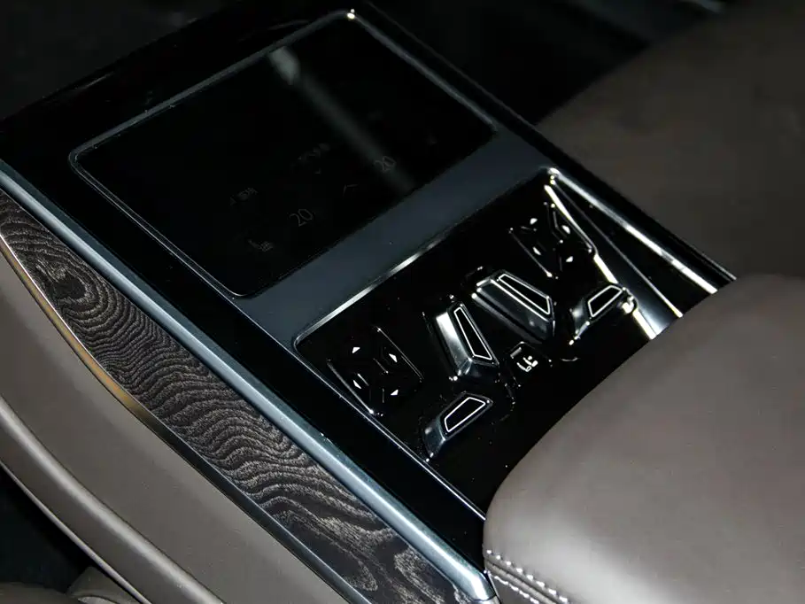 Audi A8 2023 A8L 50 TFSI quattro Exclusive фото 16