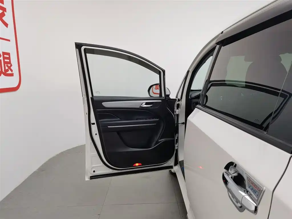 GAC Trumpchi Trumpchi M6 2021 270T DCT Luxury Edition (7-seater) фото 8