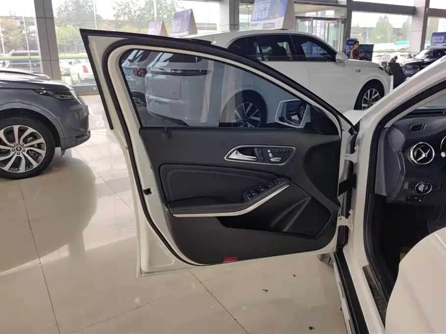 Mercedes-Benz GLA 2018 GLA 200 Fashion фото 7